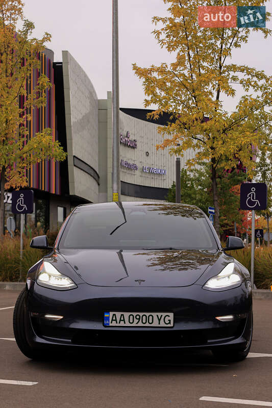 Седан Tesla Model 3 2022 в Киеве