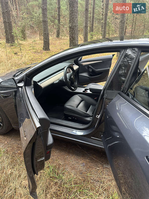 Седан Tesla Model 3 2022 в Любомлі
