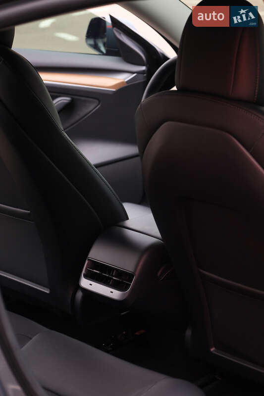Седан Tesla Model 3 2022 в Киеве
