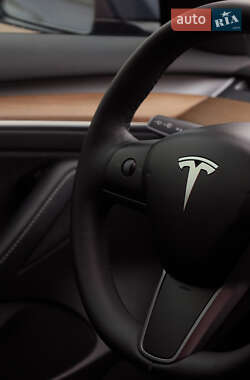 Седан Tesla Model 3 2022 в Києві