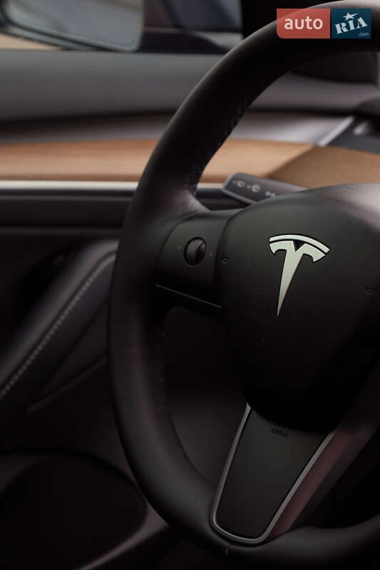 Седан Tesla Model 3 2022 в Киеве