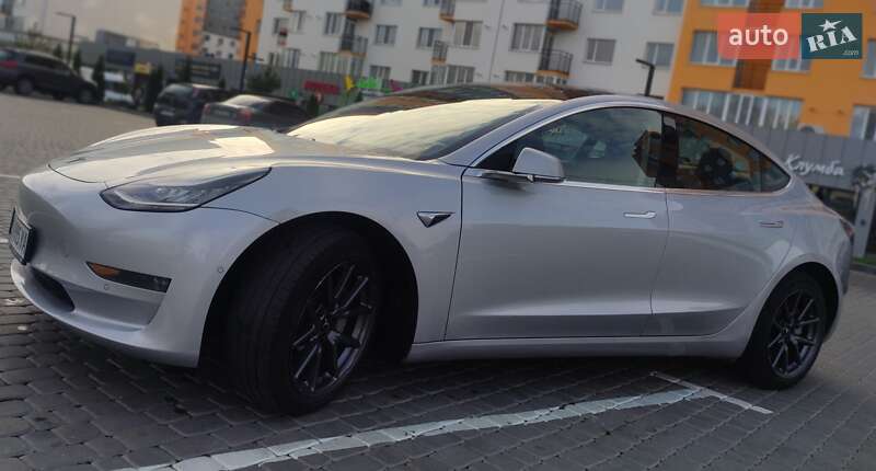 Седан Tesla Model 3 2018 в Виннице