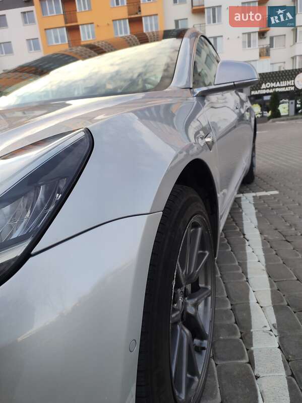 Седан Tesla Model 3 2018 в Виннице