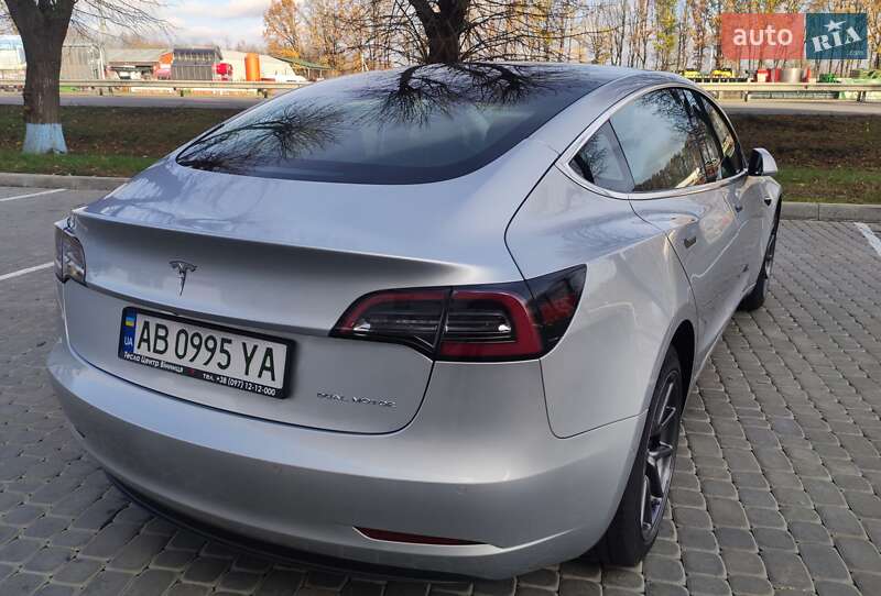 Седан Tesla Model 3 2018 в Виннице