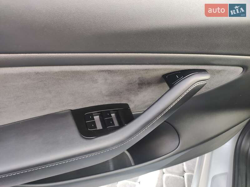 Седан Tesla Model 3 2018 в Виннице