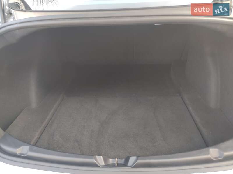 Седан Tesla Model 3 2018 в Виннице