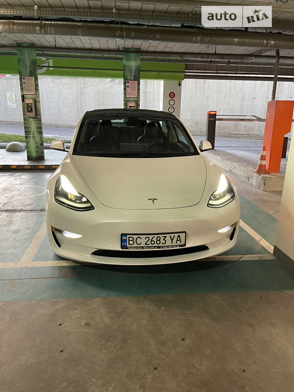 Седан Tesla Model 3 2020 в Львове