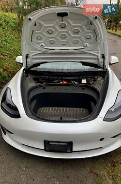 Седан Tesla Model 3 2021 в Львове