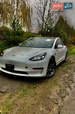 Седан Tesla Model 3 2021 в Львове
