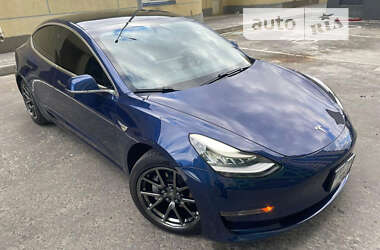 Седан Tesla Model 3 2020 в 