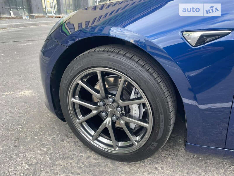Седан Tesla Model 3 2020 в Шостці