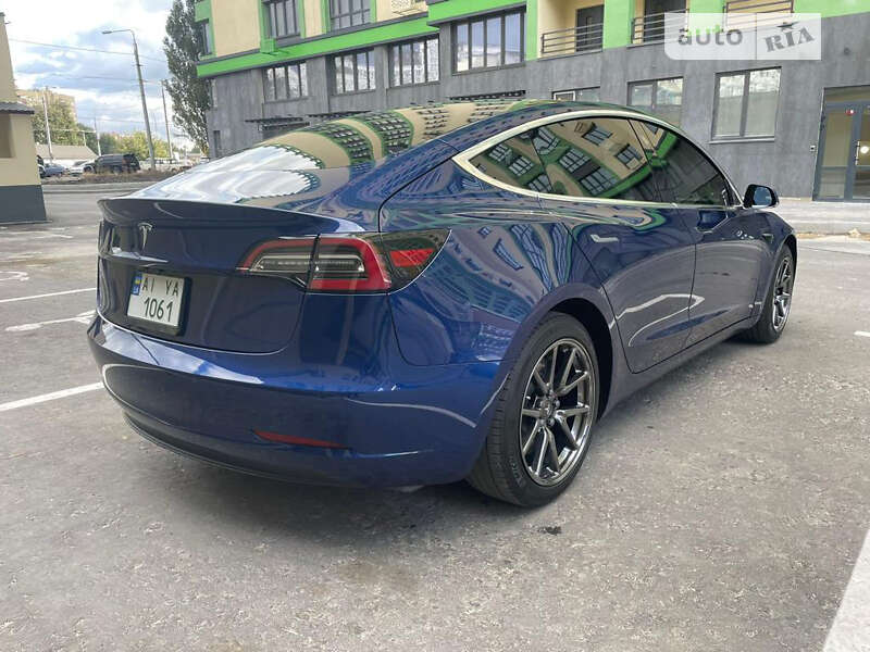 Седан Tesla Model 3 2020 в Шостці