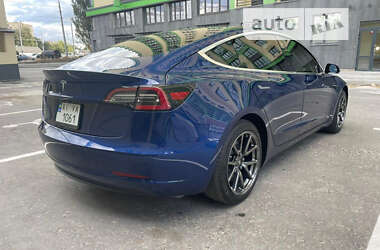 Седан Tesla Model 3 2020 в 
