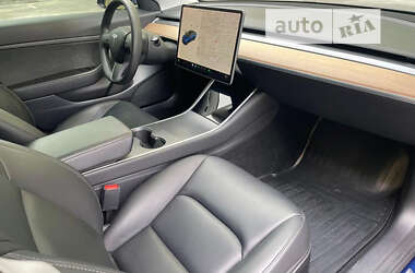 Седан Tesla Model 3 2020 в 