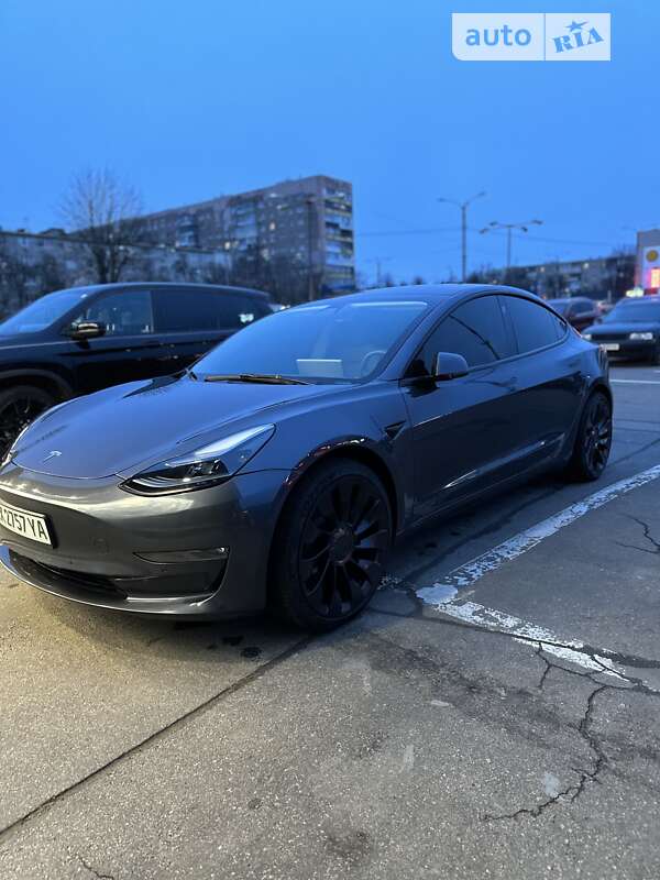 Седан Tesla Model 3 2022 в 