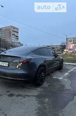 Седан Tesla Model 3 2022 в 