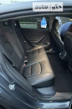 Седан Tesla Model 3 2022 в 