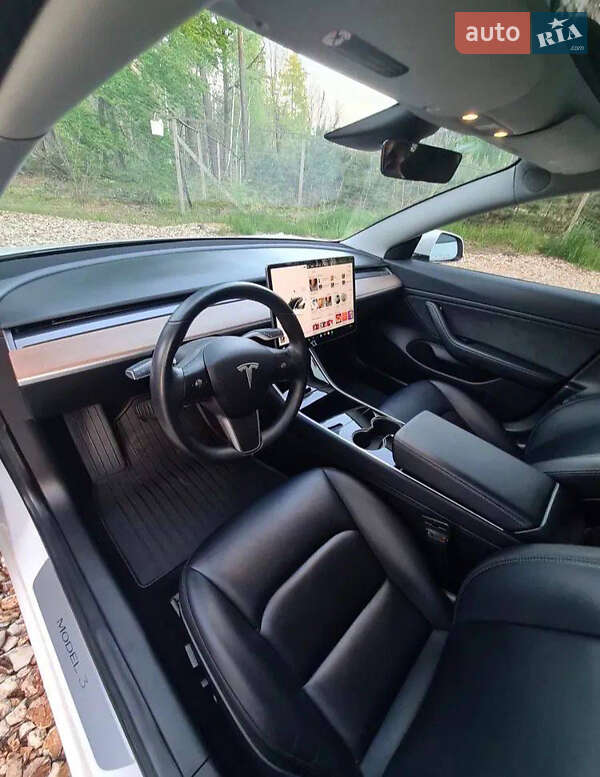 Седан Tesla Model 3 2018 в Киеве