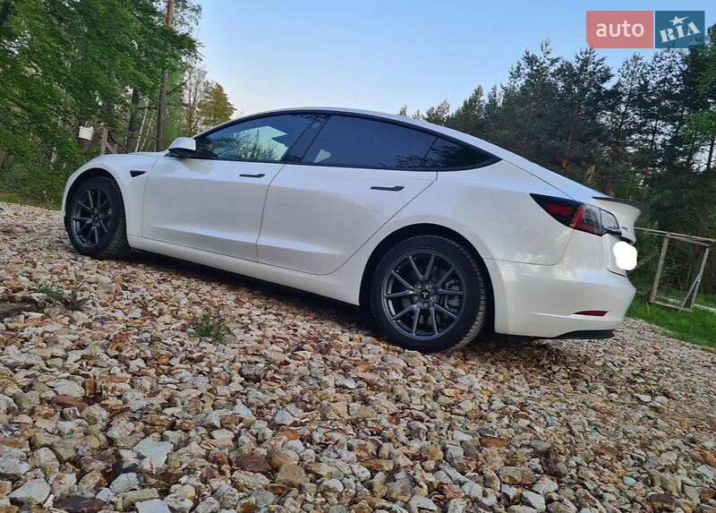 Седан Tesla Model 3 2018 в Киеве