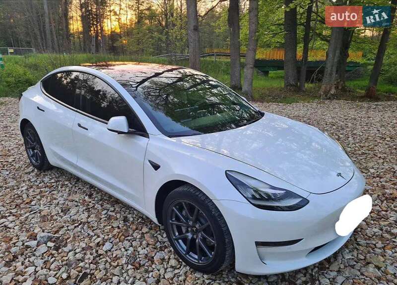 Седан Tesla Model 3 2018 в Киеве