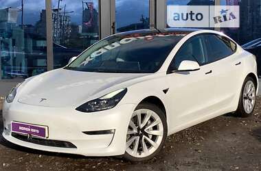 Седан Tesla Model 3 2021 в Киеве