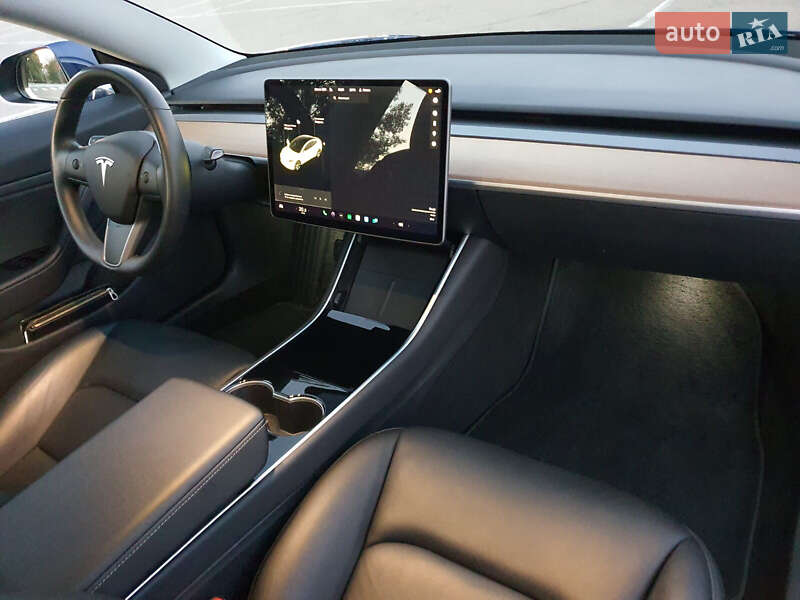 Седан Tesla Model 3 2019 в Броварах