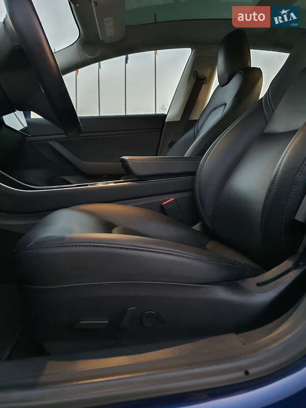 Седан Tesla Model 3 2019 в Броварах