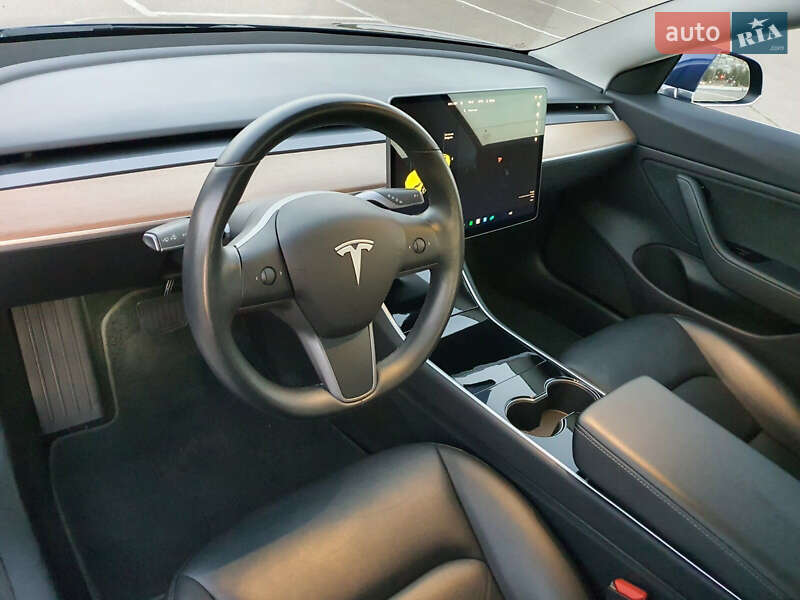 Седан Tesla Model 3 2019 в Броварах
