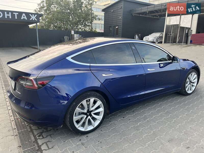 Седан Tesla Model 3 2018 в Тернополе