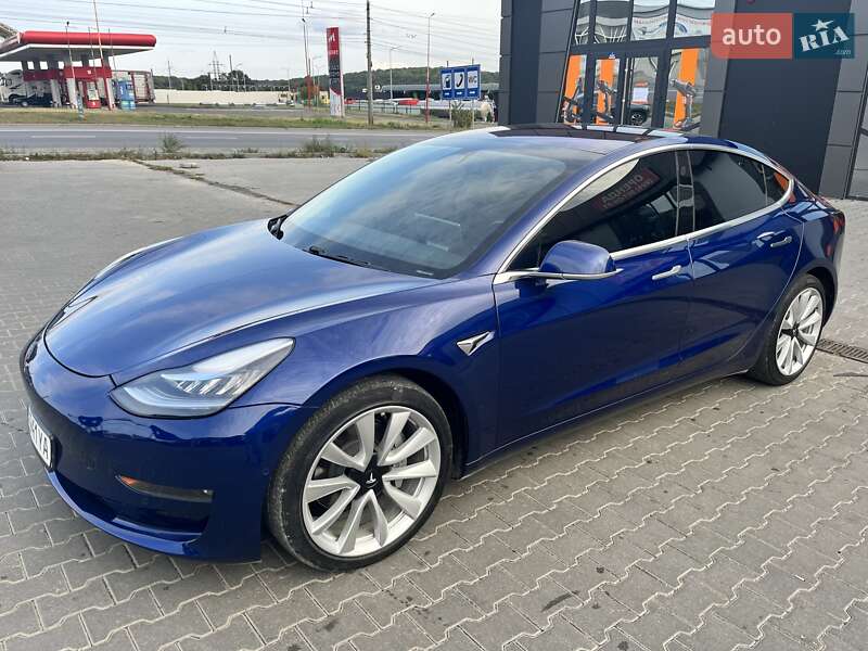 Седан Tesla Model 3 2018 в Тернополе