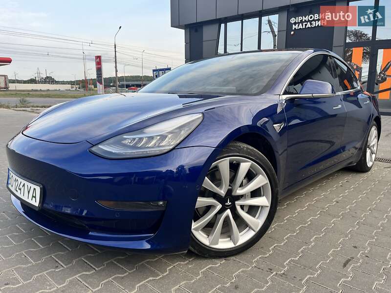 Седан Tesla Model 3 2018 в Тернополе
