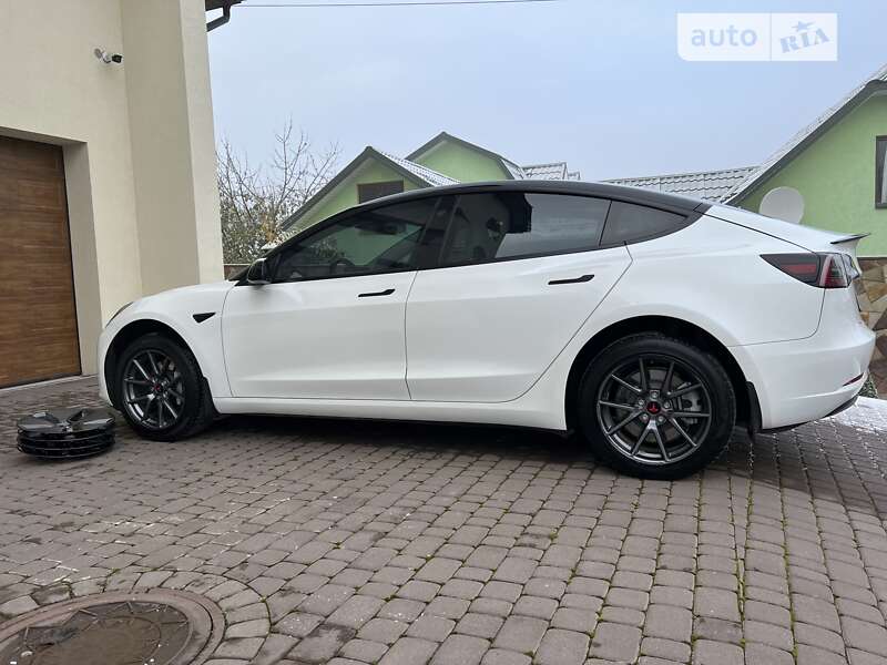 Седан Tesla Model 3 2021 в Городенке