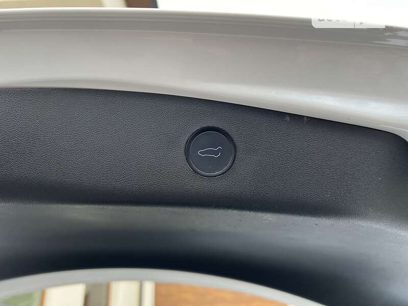 Седан Tesla Model 3 2021 в Городенке