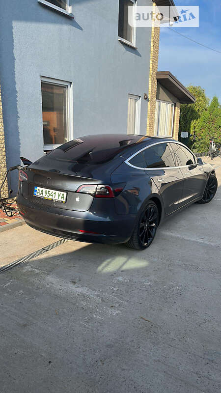 Седан Tesla Model 3 2018 в Переяславе