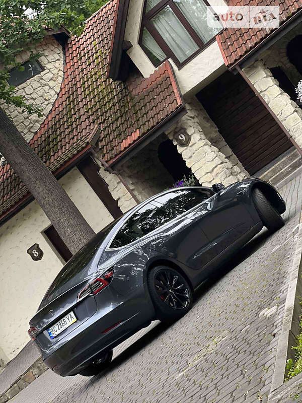 Седан Tesla Model 3 2018 в Переяславе