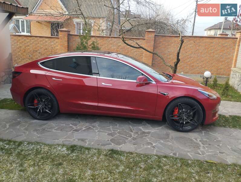 Седан Tesla Model 3 2018 в Вінниці
