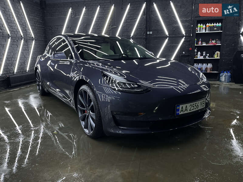Седан Tesla Model 3 2020 в Киеве