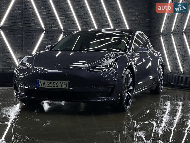 Седан Tesla Model 3 2020 в Киеве