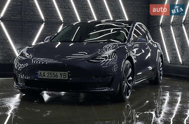 Седан Tesla Model 3 2020 в 