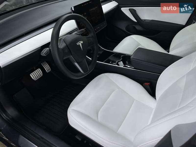 Седан Tesla Model 3 2020 в Киеве