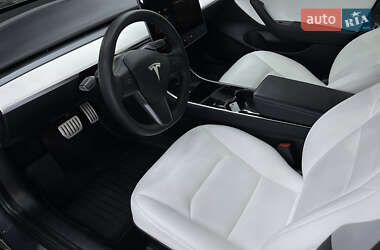 Седан Tesla Model 3 2020 в 