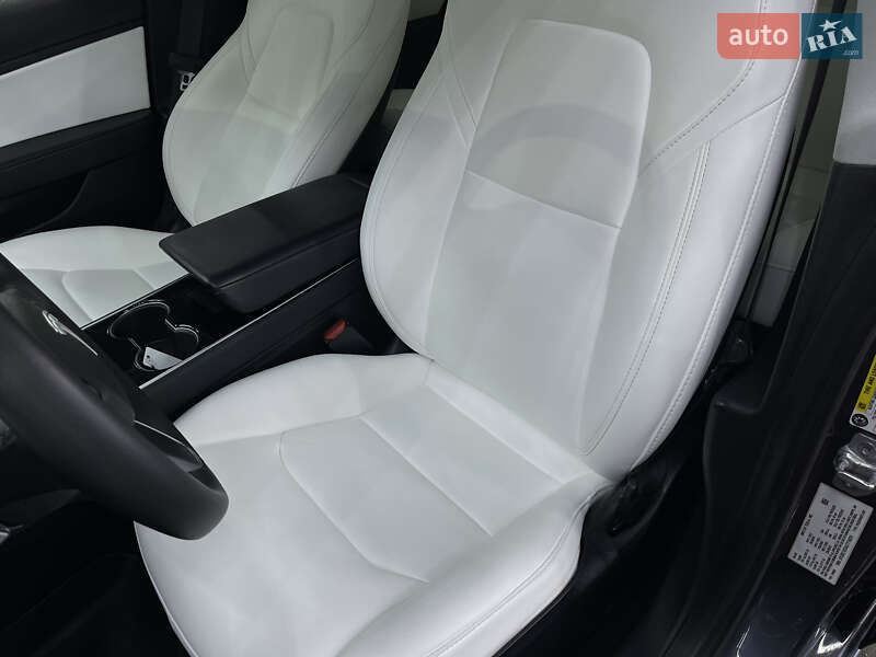 Седан Tesla Model 3 2020 в Киеве