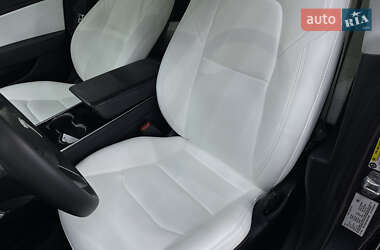 Седан Tesla Model 3 2020 в 