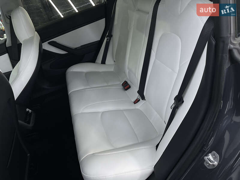 Седан Tesla Model 3 2020 в Киеве
