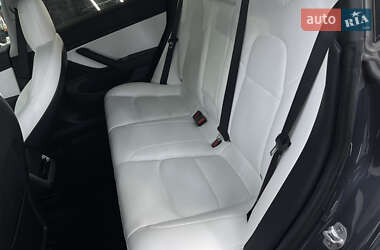 Седан Tesla Model 3 2020 в 
