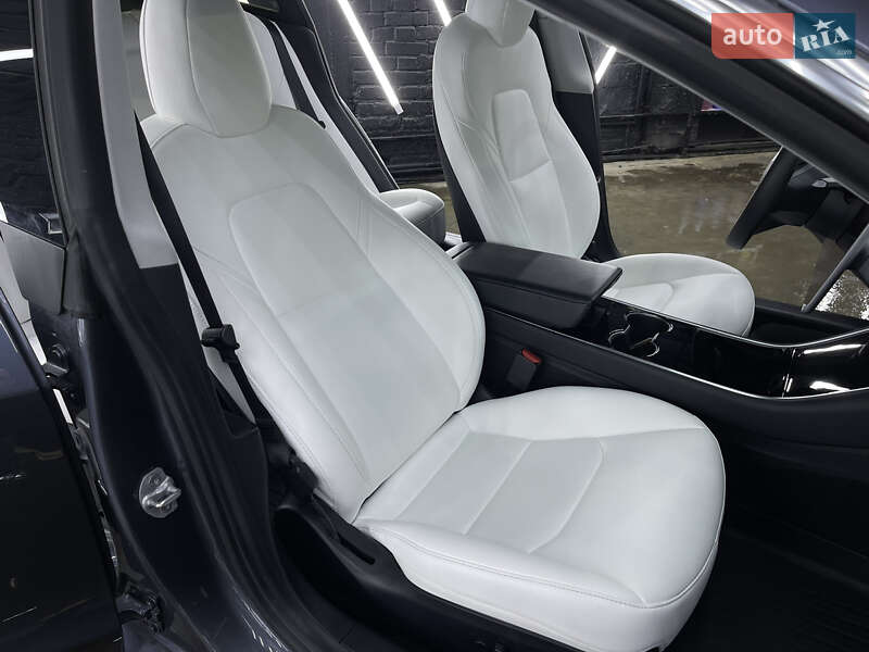 Седан Tesla Model 3 2020 в Киеве