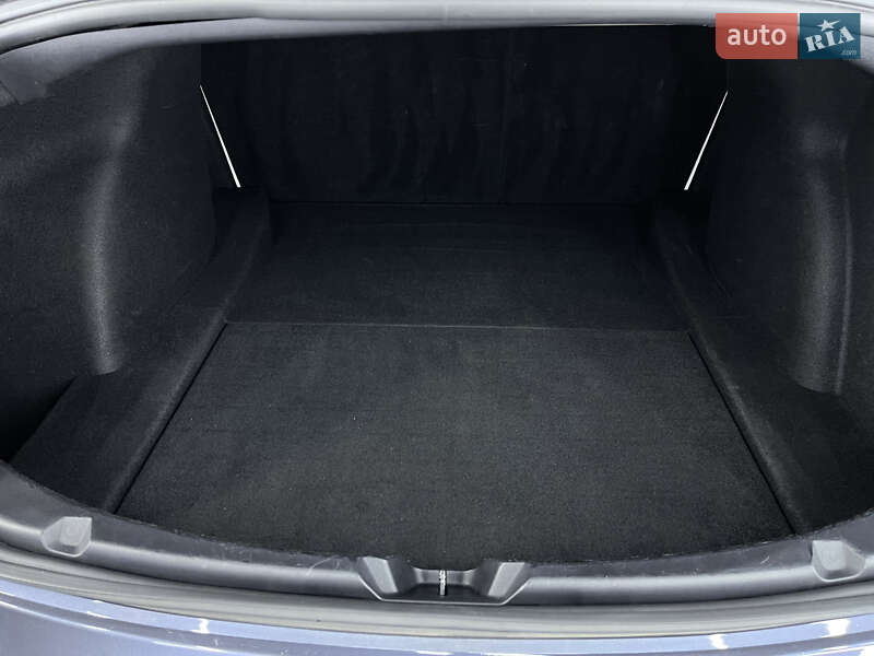 Седан Tesla Model 3 2020 в Киеве