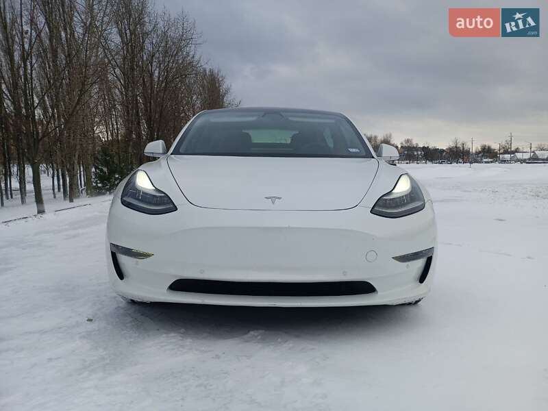 Седан Tesla Model 3 2019 в Горишних Плавнях