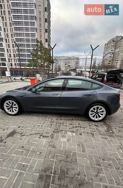 Седан Tesla Model 3 2022 в 