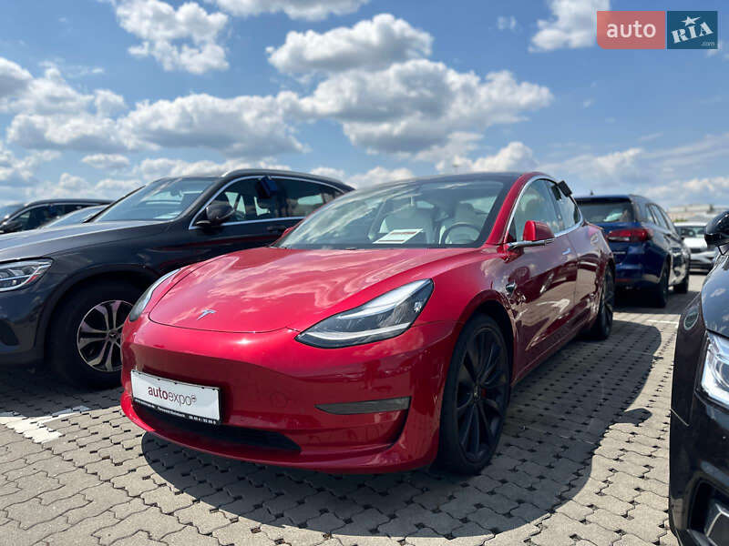 Седан Tesla Model 3 2020 в Києві